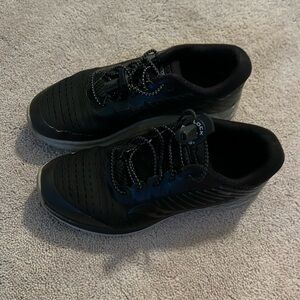 Saucony kids running shoes size 2